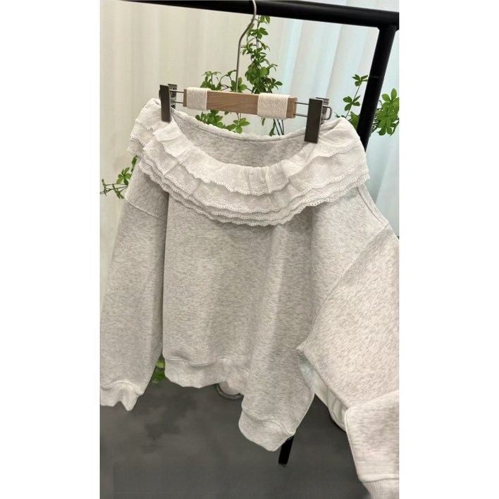 쁘띠꼬모 여자 배색 프릴카라 레이어드 넥라인 오프숄더 루즈핏 맨투맨 캐주얼 데일리룩 GX5120438