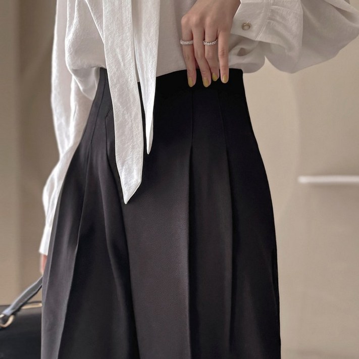 떳다그녀 랩쳐 브이 절개 투핀턱 차르르 깔끔한핏 포켓 뒷지퍼 찰랑 정장바지 와이드 슬랙스