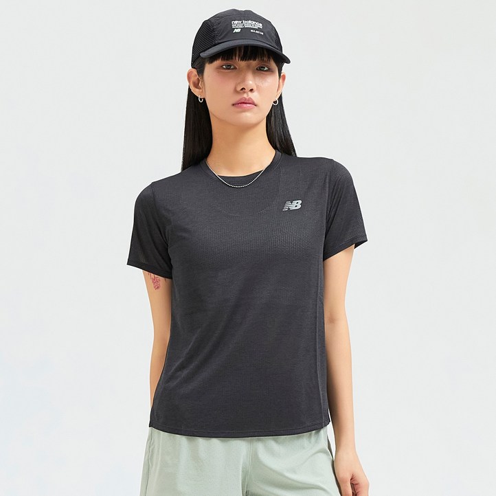 뉴발란스 여성용 애슬레틱 반팔티 NBNEF36702