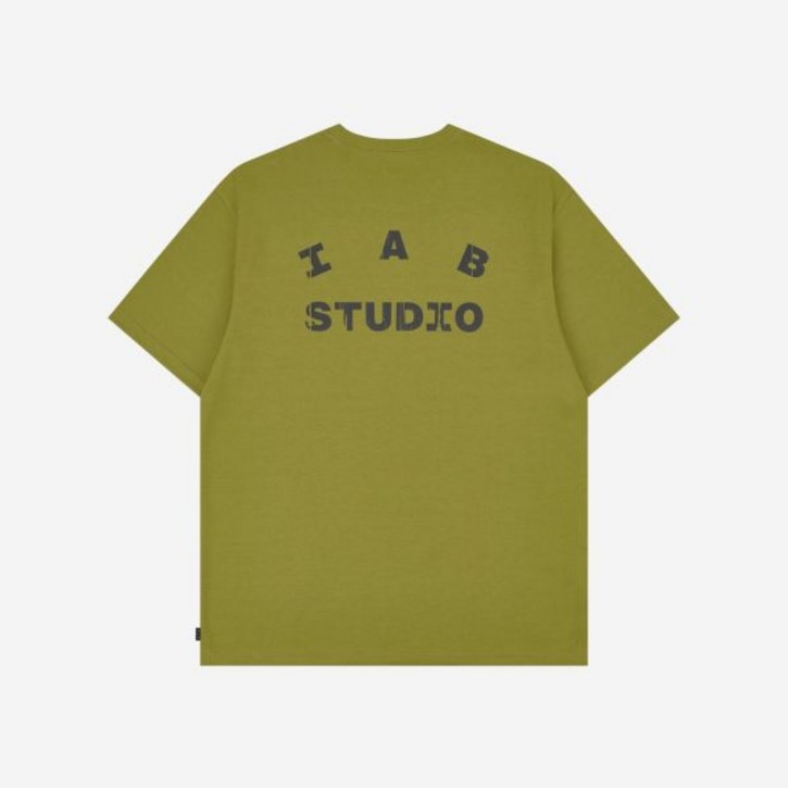 아이앱 스튜디오 x D.P. 티셔츠 올리브 그린 IAB Studio T-Shirt Olive Green 256022