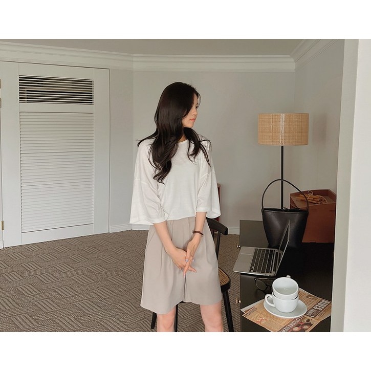 리리앤코 모닌크 스판 라운드넥 트임 반팔 티셔츠